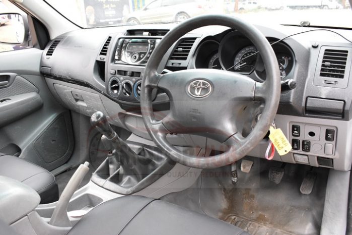 Used 2011 Toyota Hilux full