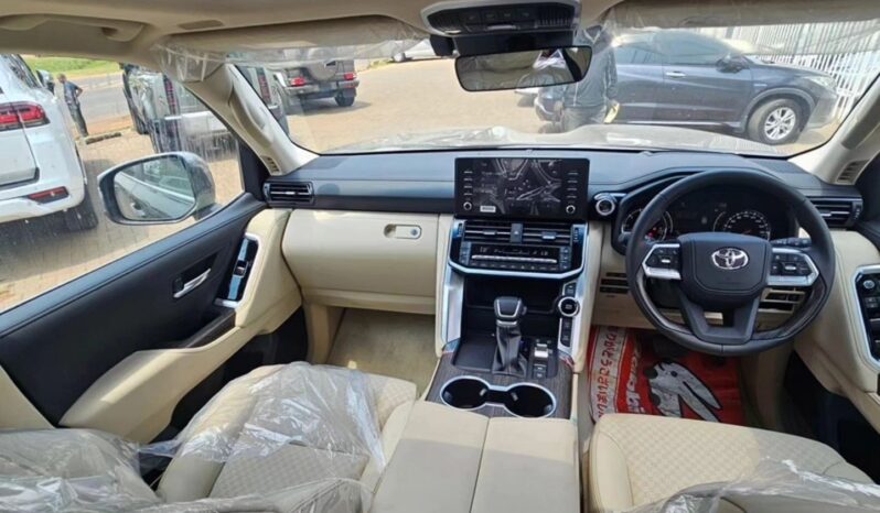 Toyota land Cruiser 2024 Foreign Used full