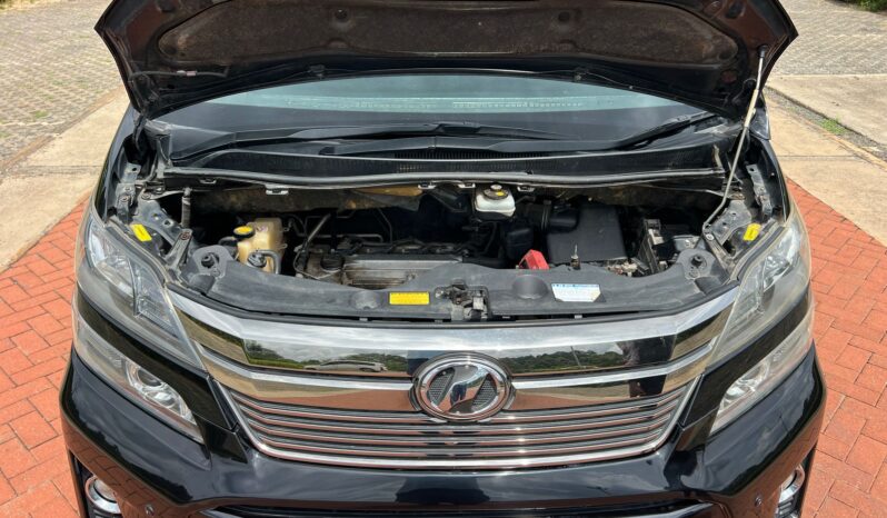 Toyota vellfire 2014 Locally Used full