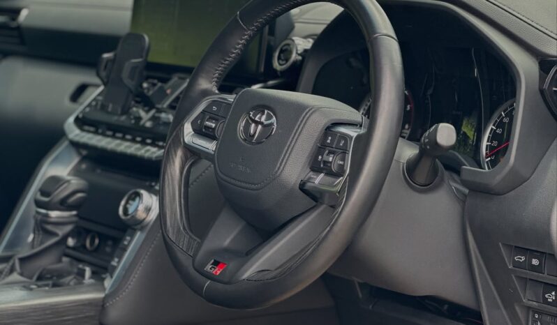 Toyota Landcruiser V8 2022 Foreign Used full